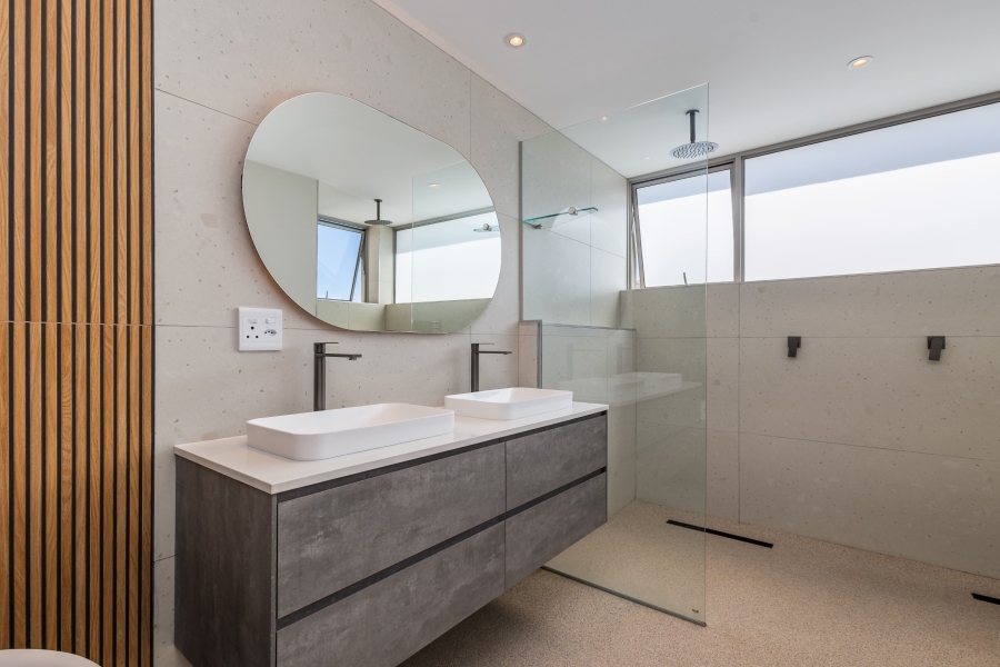 4 Bedroom Property for Sale in Whale Rock Western Cape